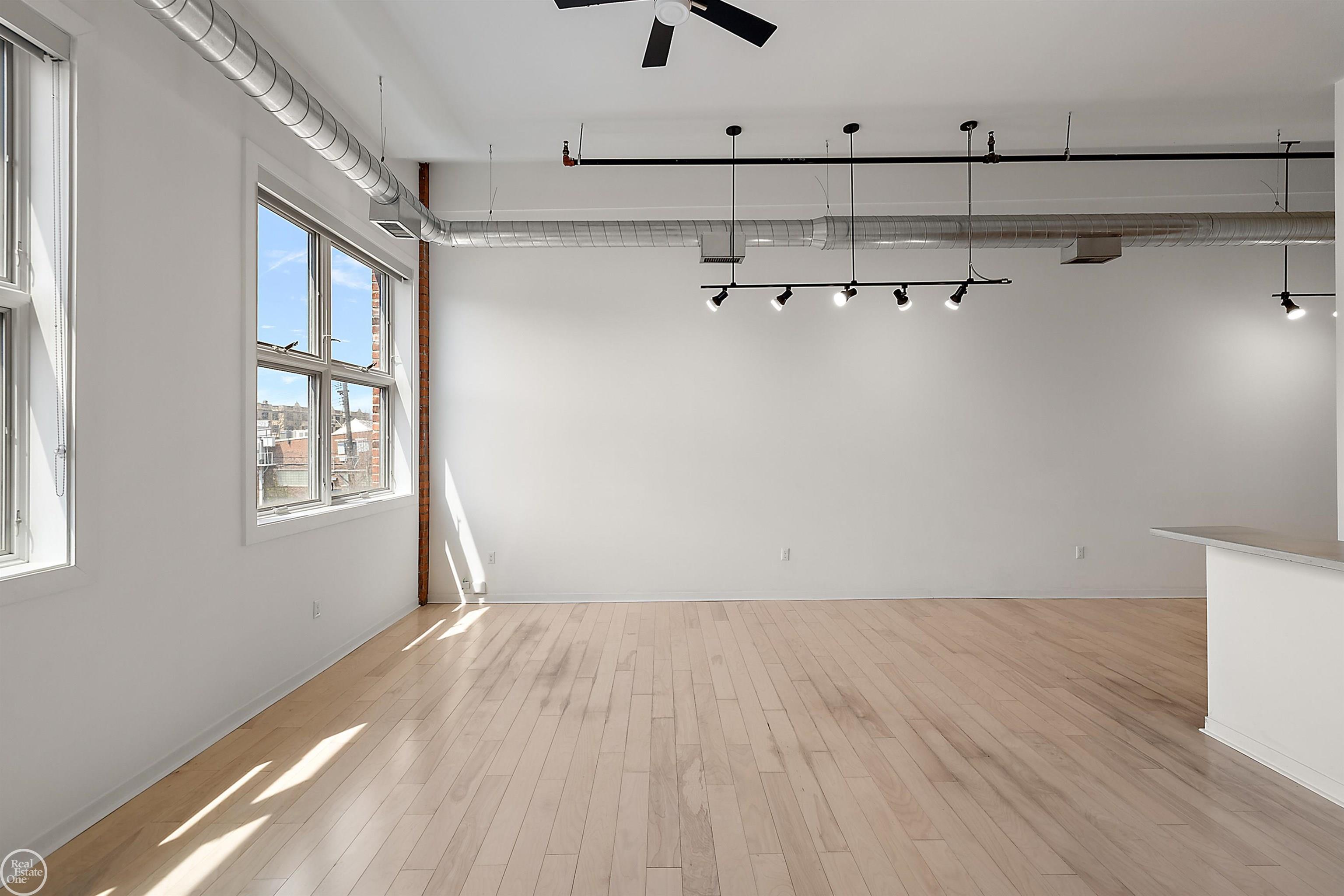 444 W Willis St Unit#89/205 Street Unit: Unit#89/205