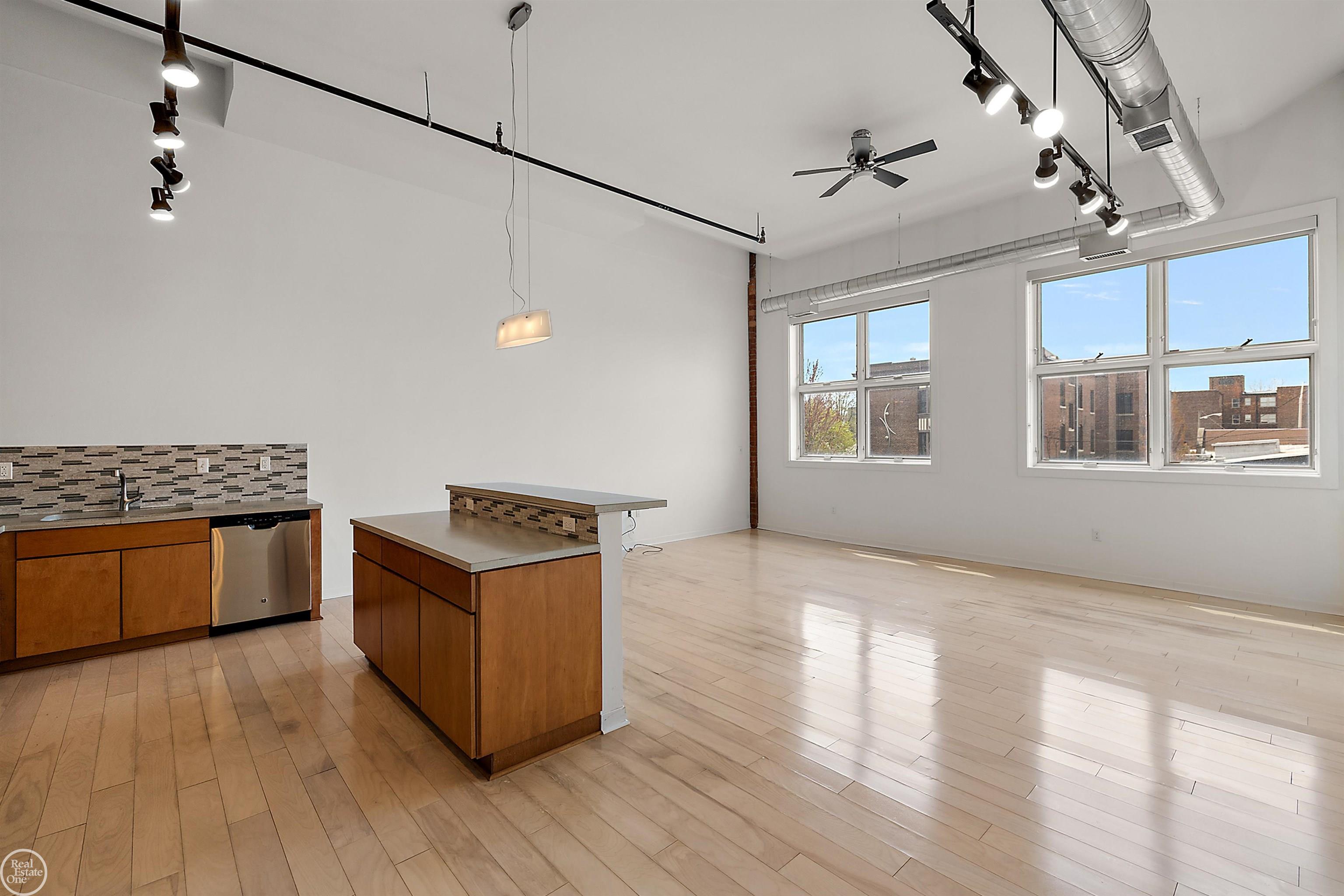 444 W Willis St Unit#89/205 Street Unit: Unit#89/205
