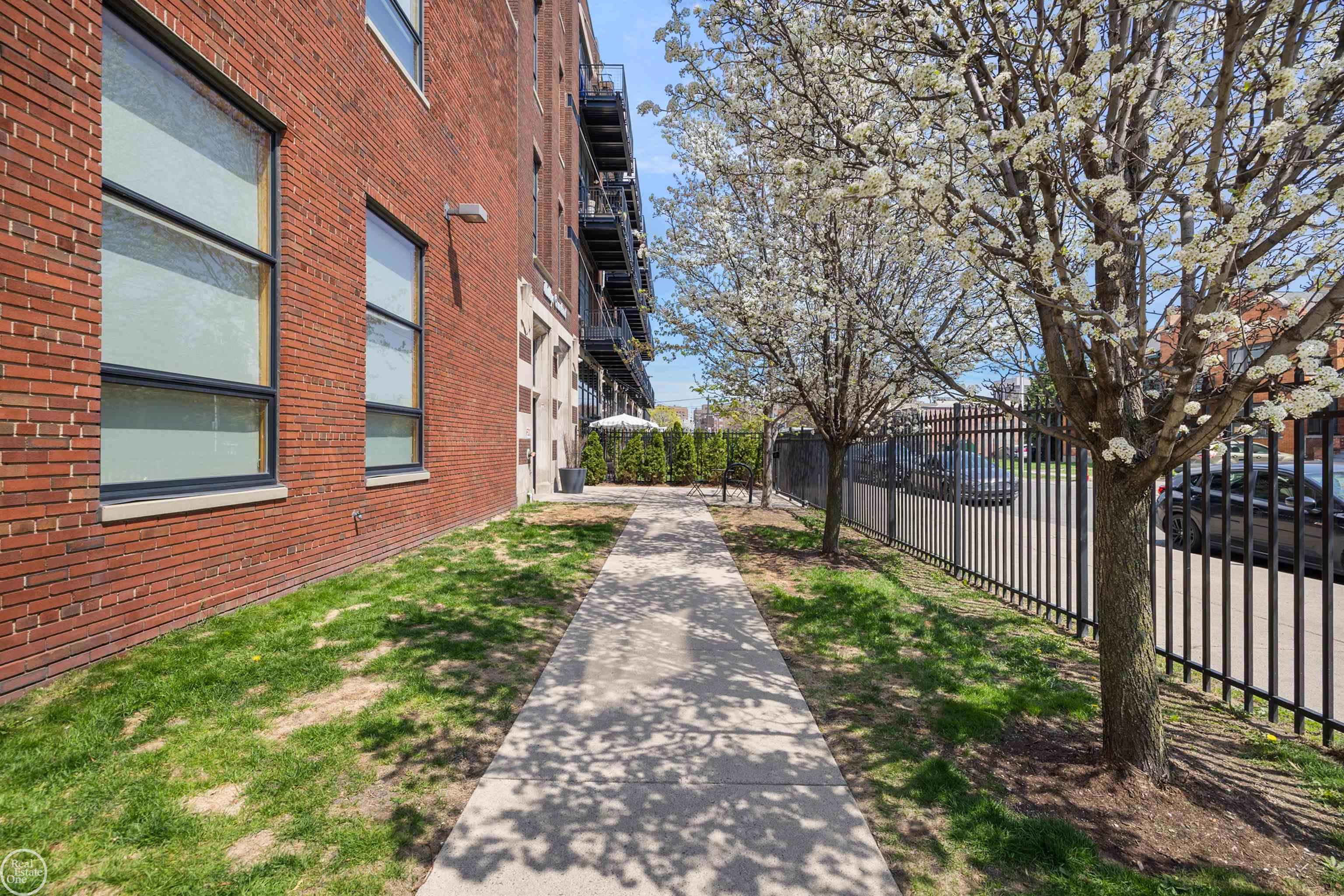 444 W Willis St Unit#89/205 Street Unit: Unit#89/205