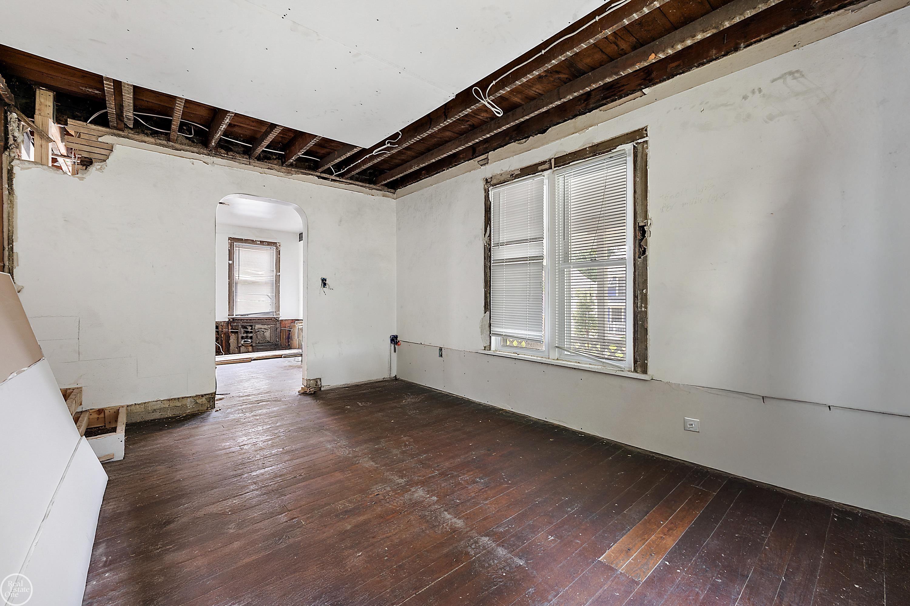 118 W Summit Street