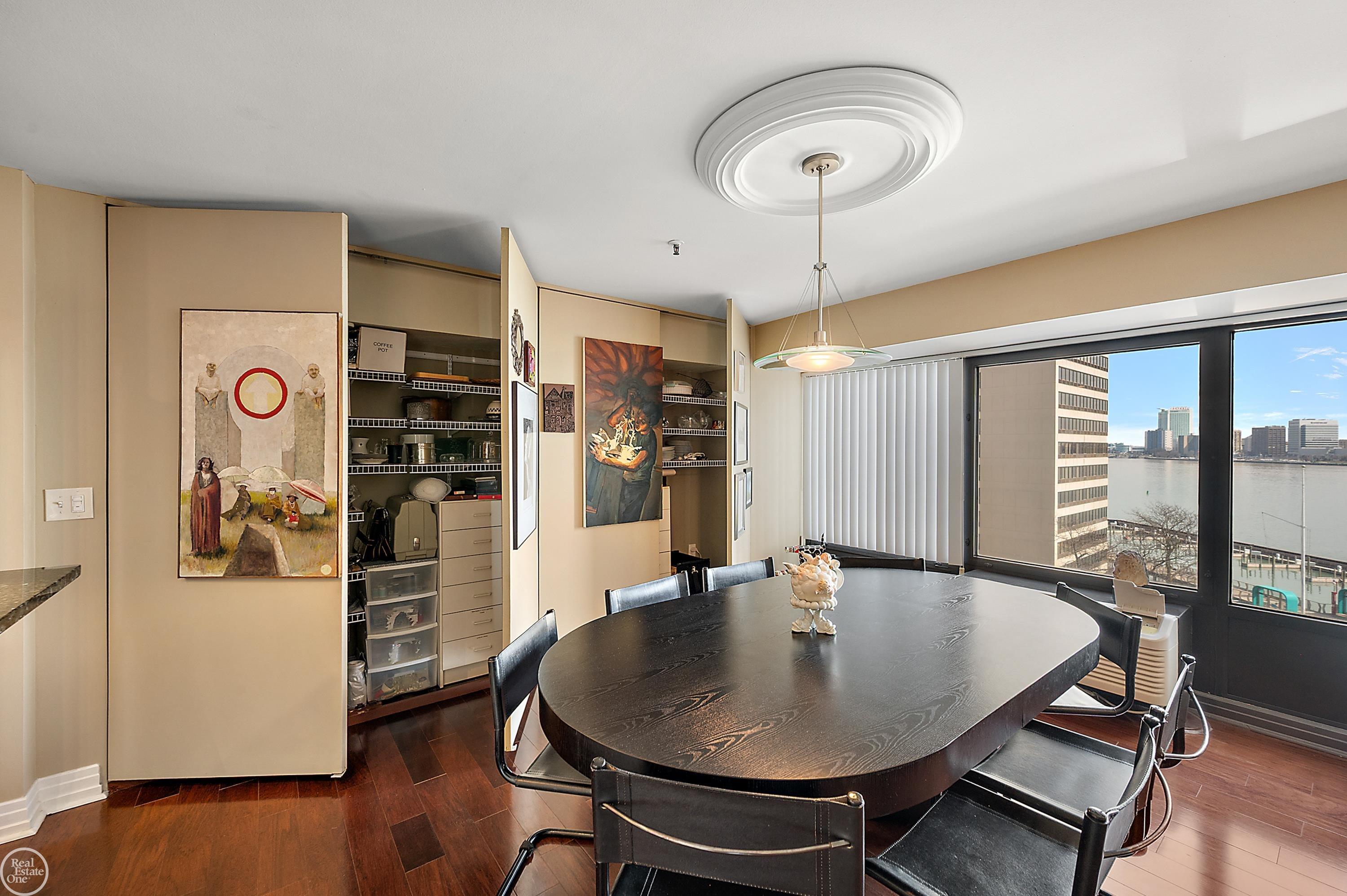 1001 W Jefferson Unit 7b Avenue Bldg 300