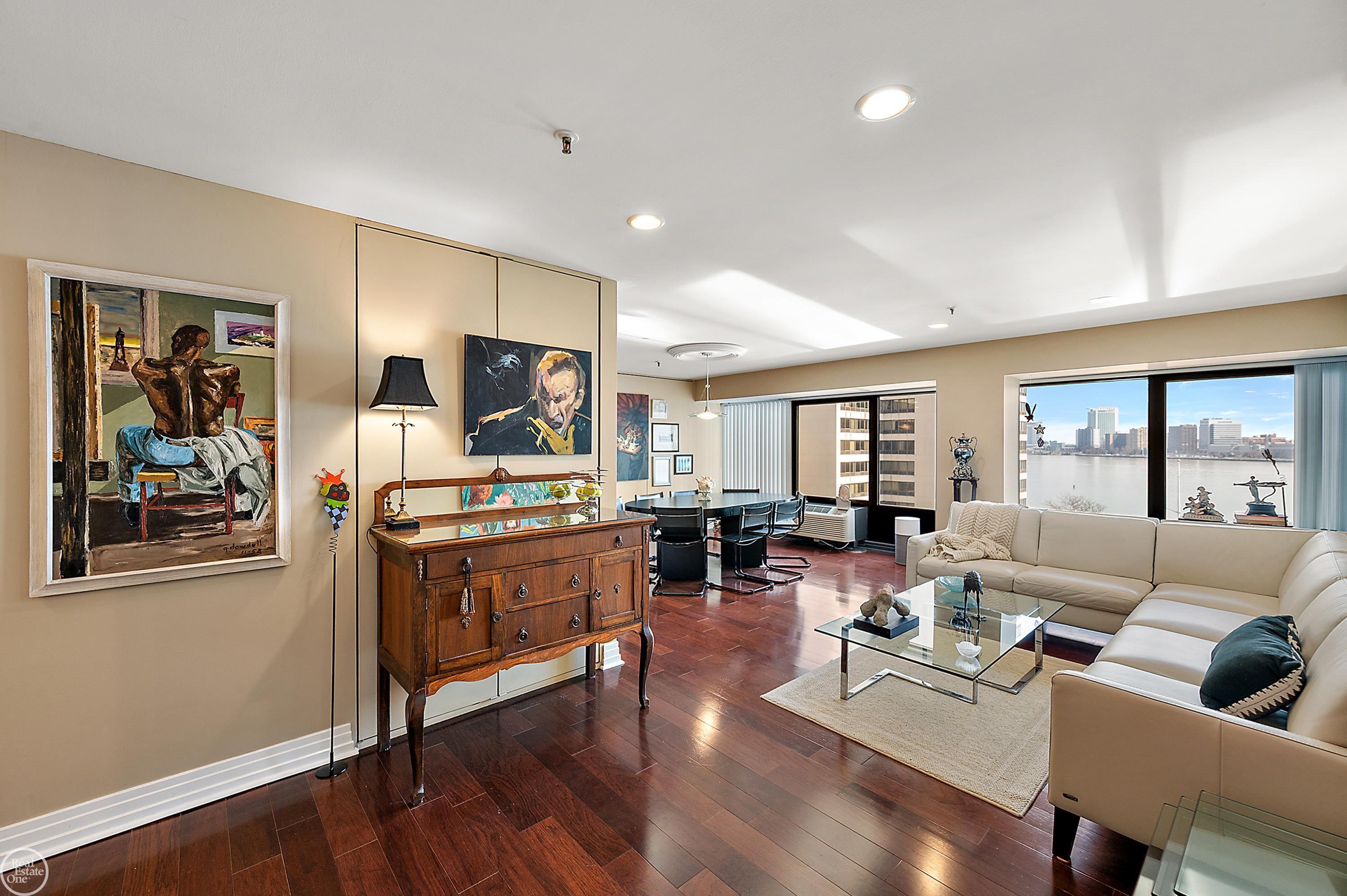 1001 W Jefferson Unit 7b Avenue Bldg 300