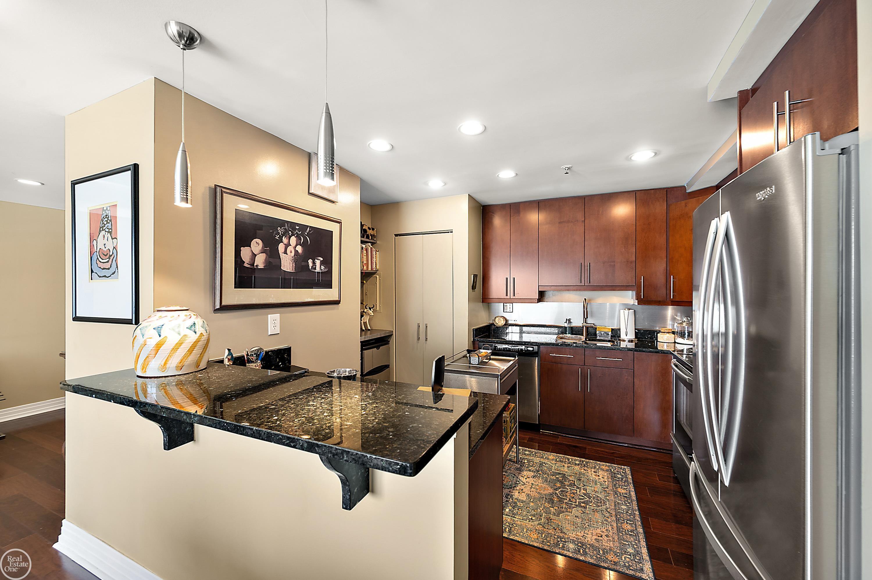 1001 W Jefferson Unit 7b Avenue Bldg 300