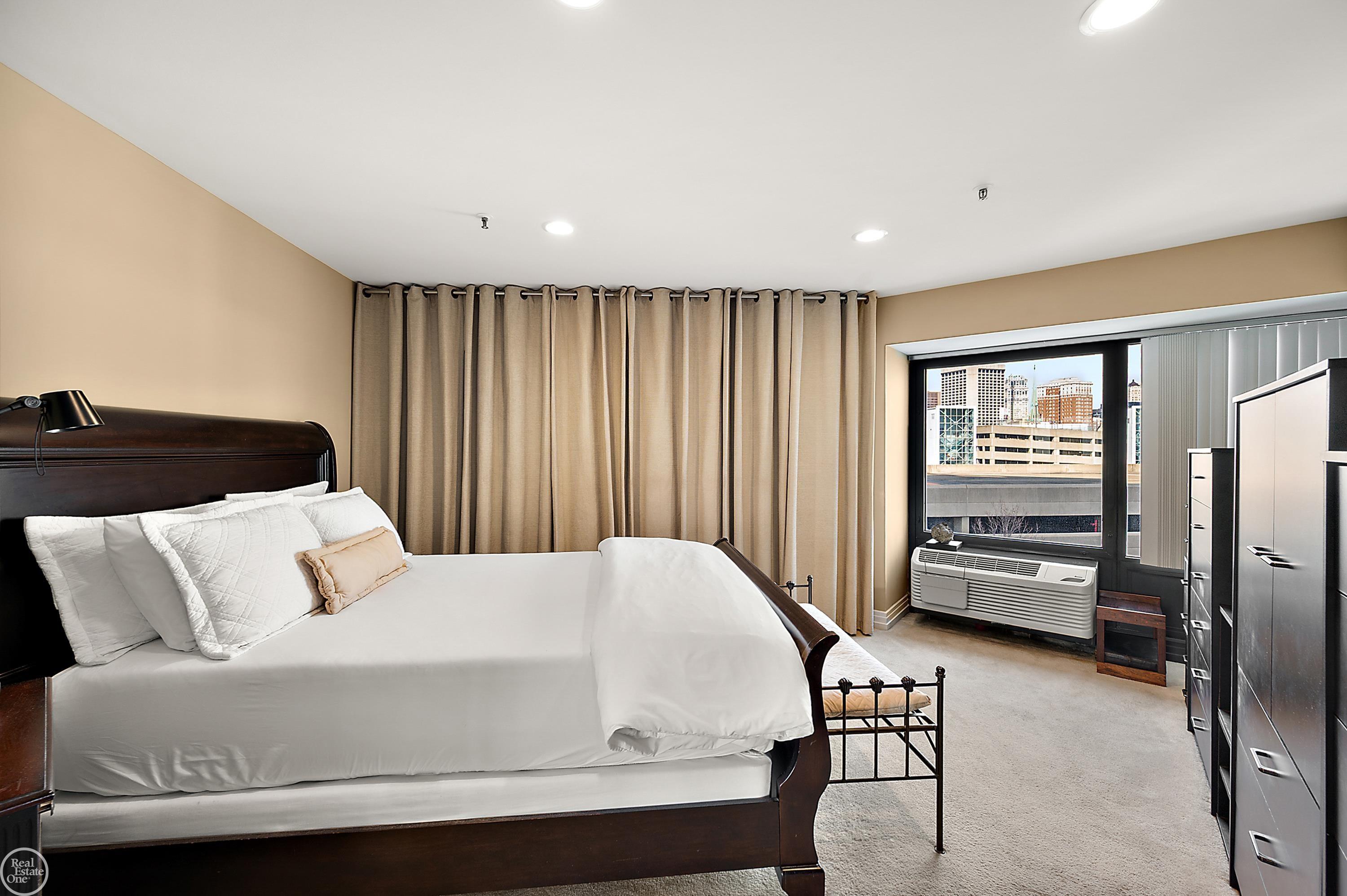 1001 W Jefferson Unit 7b Avenue Bldg 300