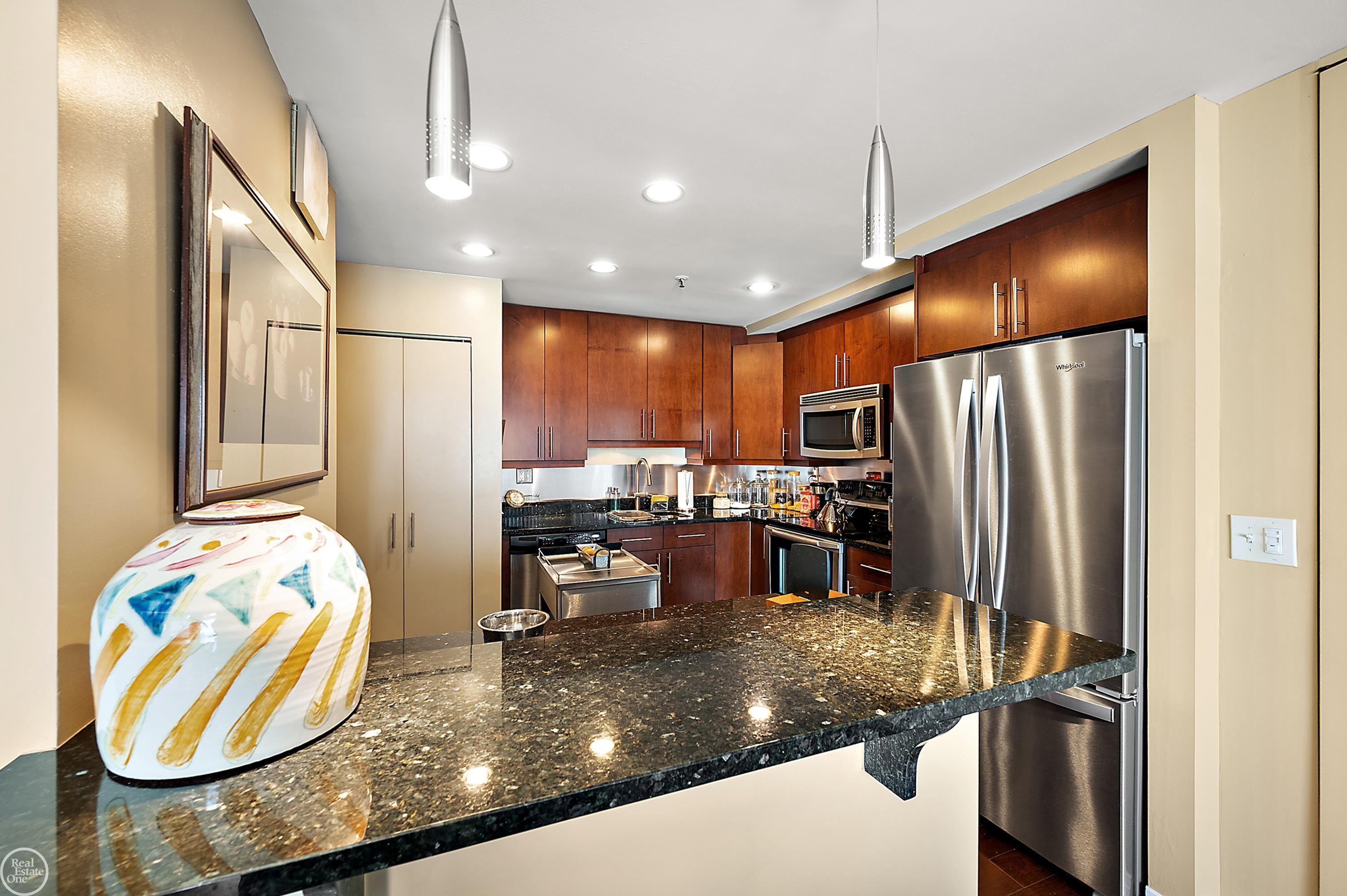 1001 W Jefferson Unit 7b Avenue Bldg 300