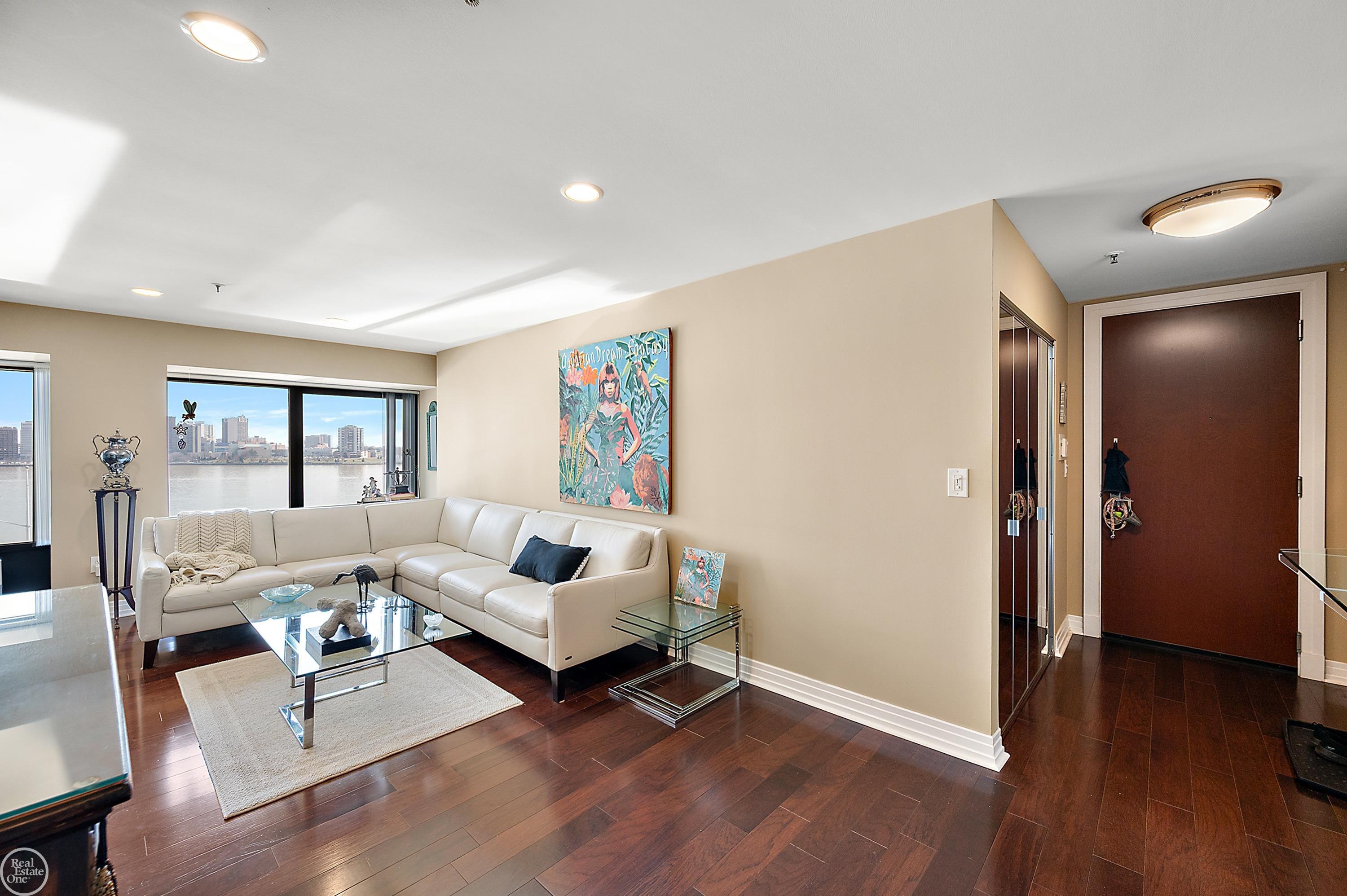 1001 W Jefferson Unit 7b Avenue Bldg 300