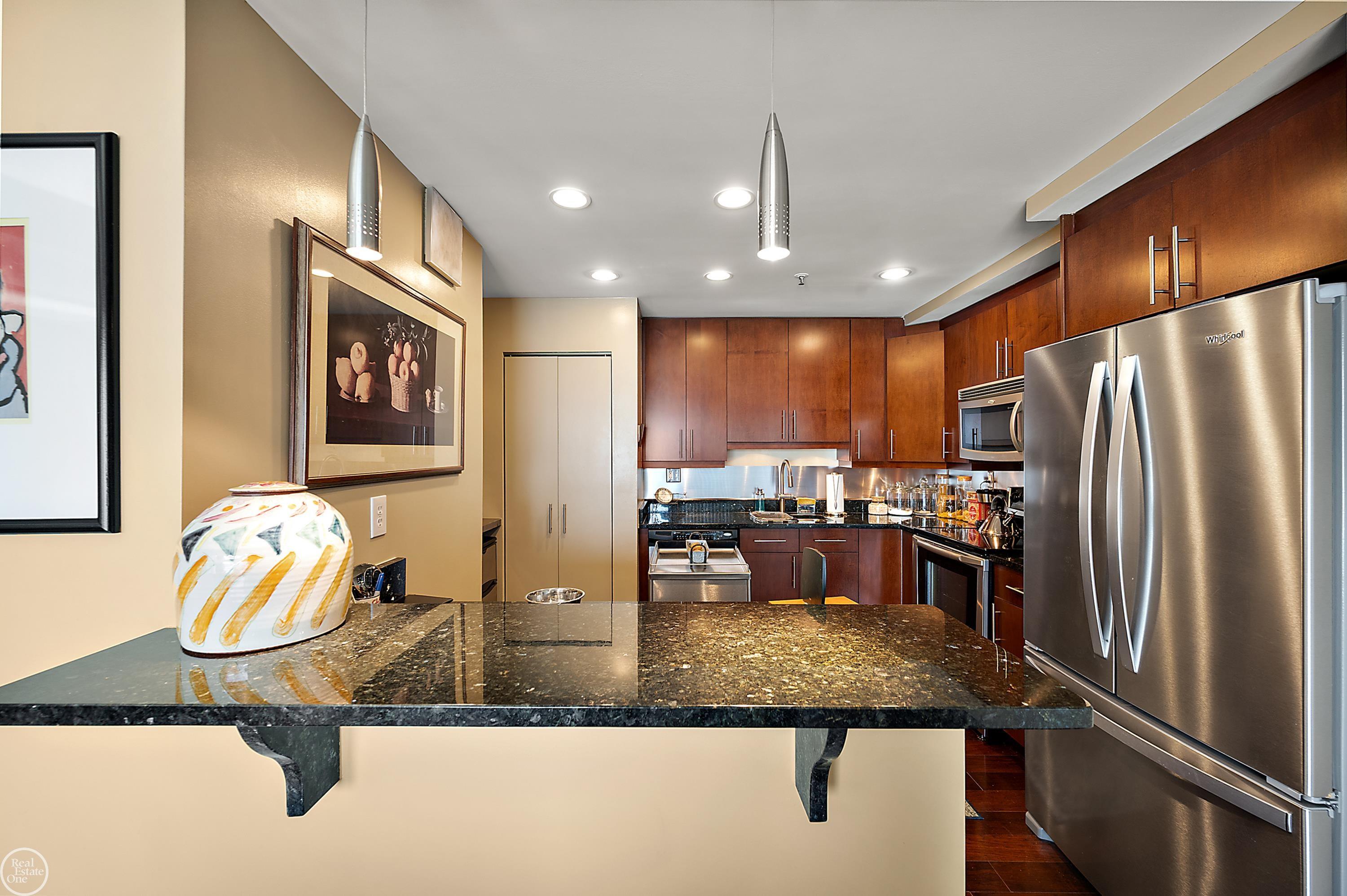 1001 W Jefferson Unit 7b Avenue Bldg 300