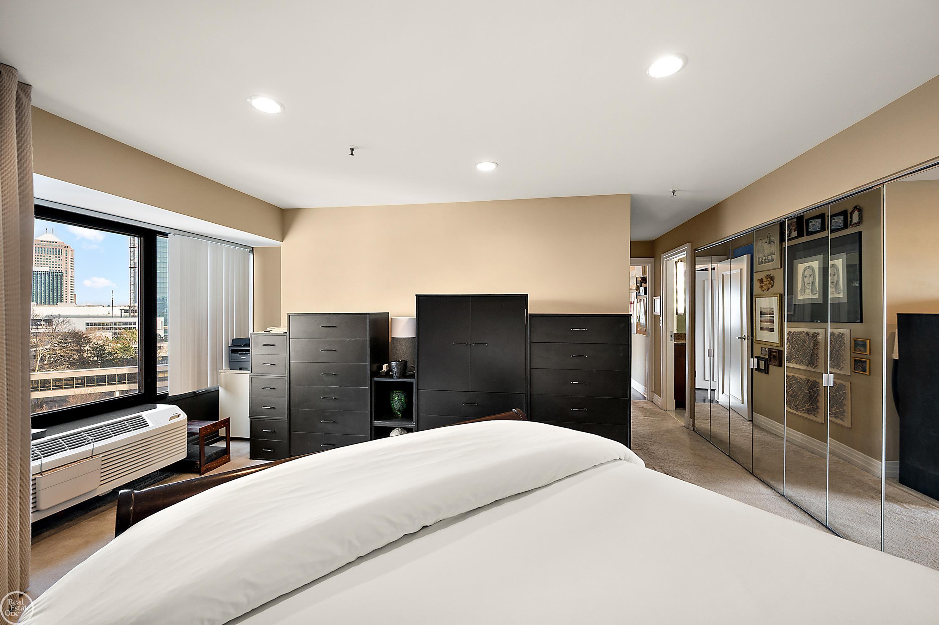 1001 W Jefferson Unit 7b Avenue Bldg 300