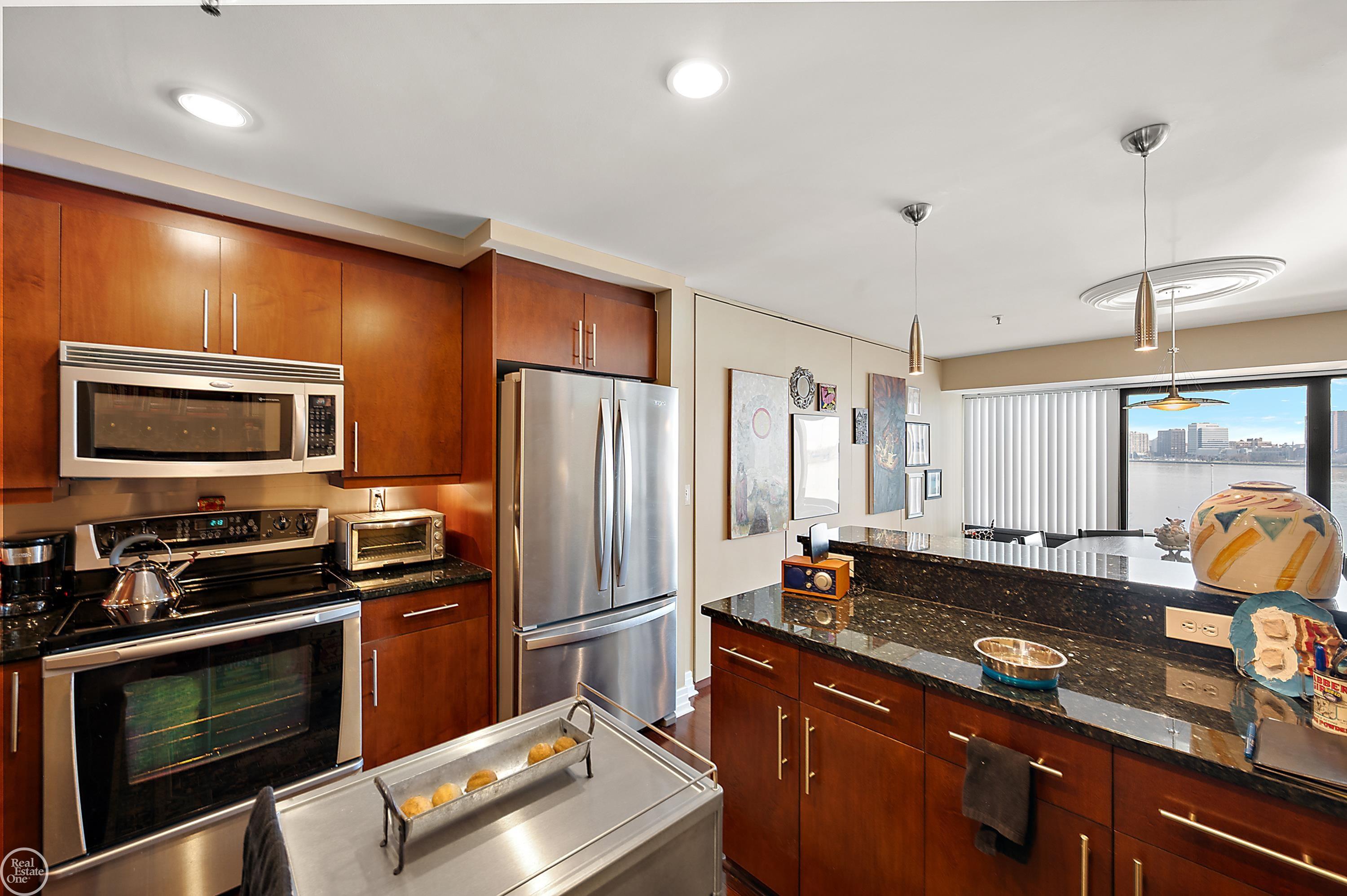 1001 W Jefferson Unit 7b Avenue Bldg 300