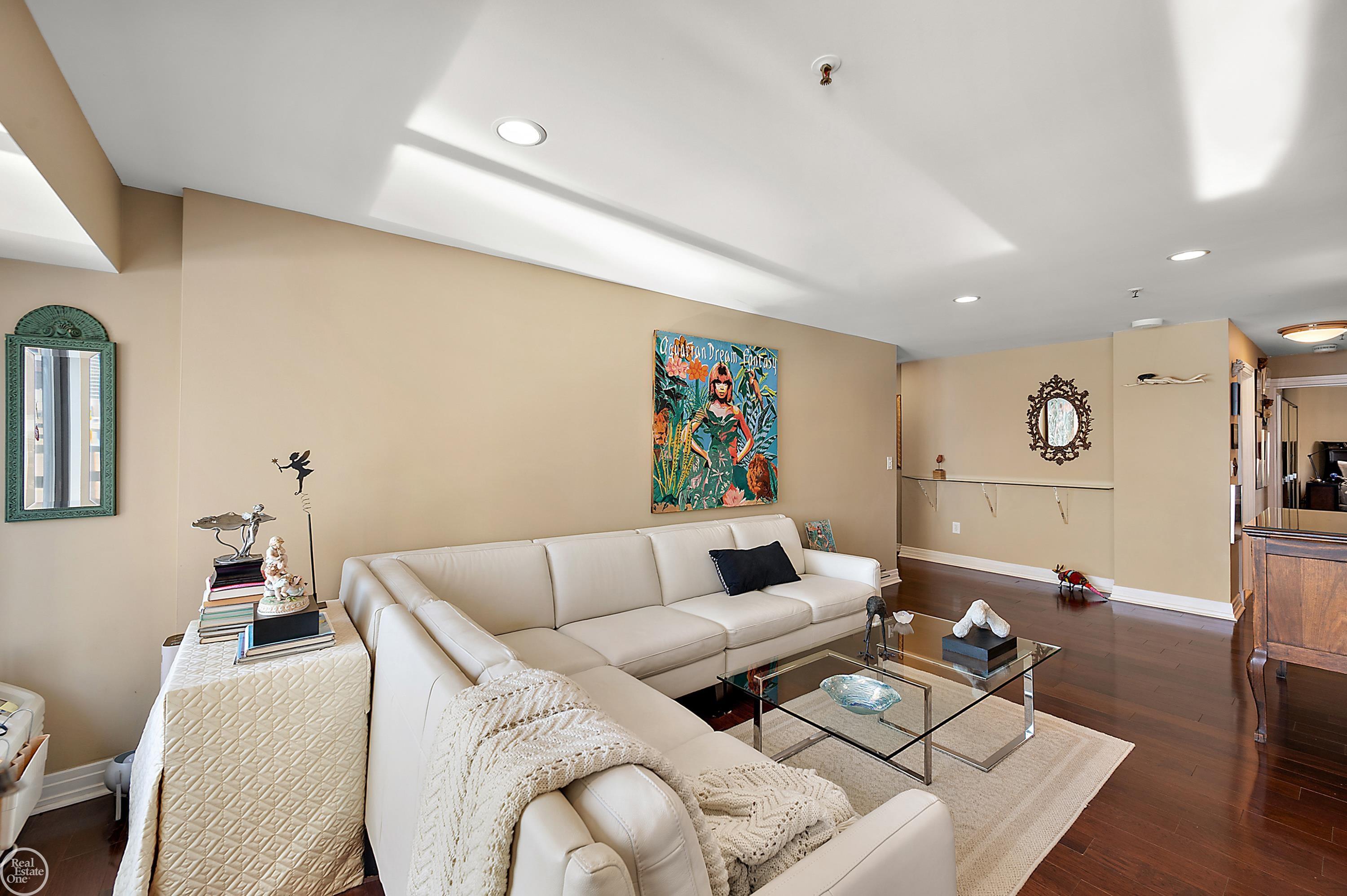 1001 W Jefferson Unit 7b Avenue Bldg 300