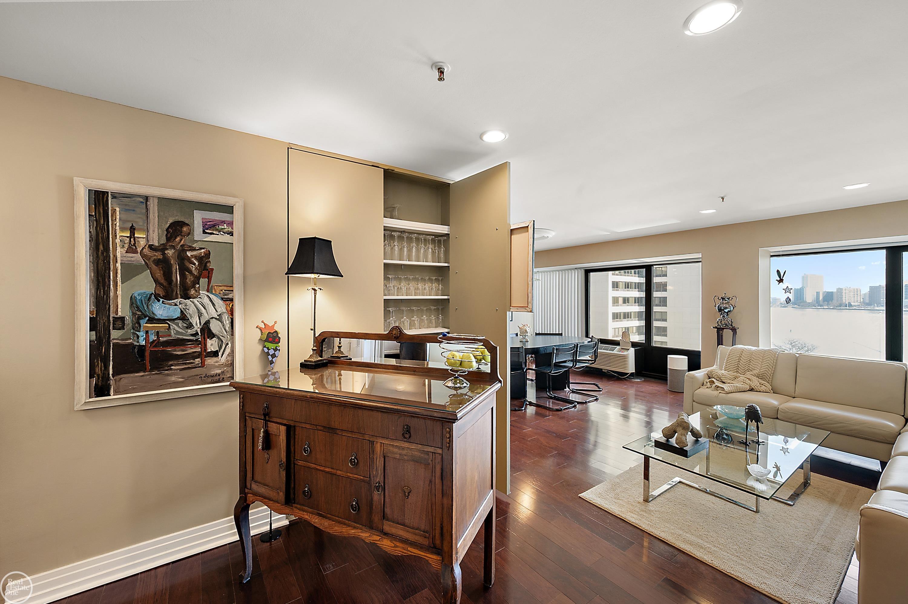 1001 W Jefferson Unit 7b Avenue Bldg 300