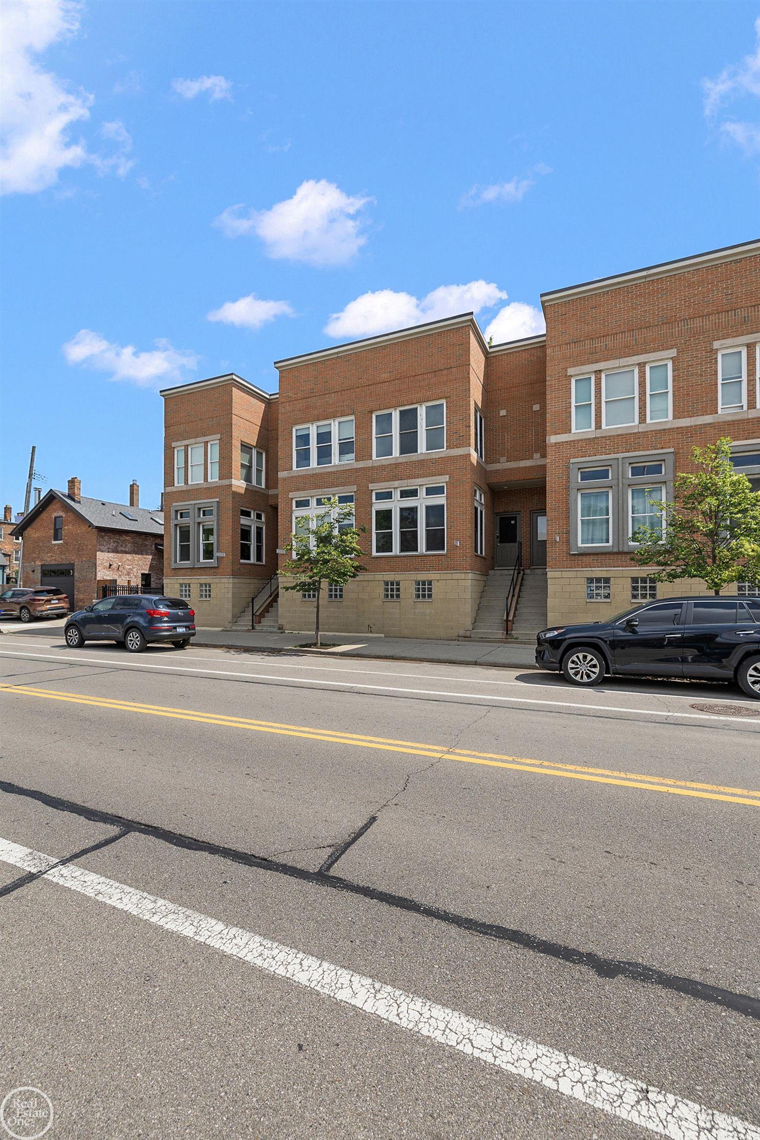 4430 3rd Street Unit: Nine on 3rd