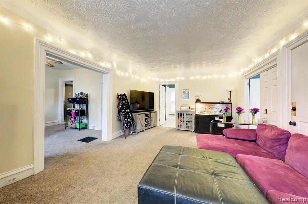 219 Ballard