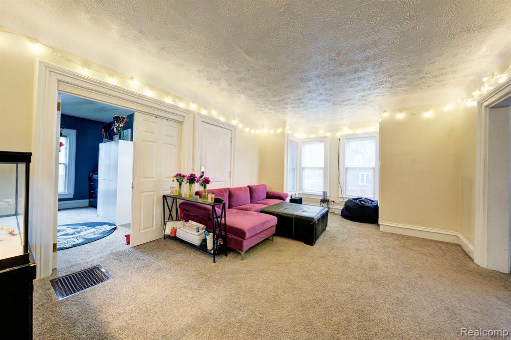 219 Ballard