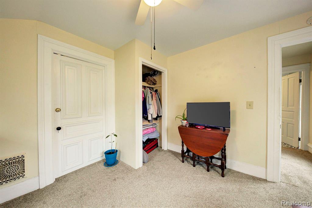 219 Ballard