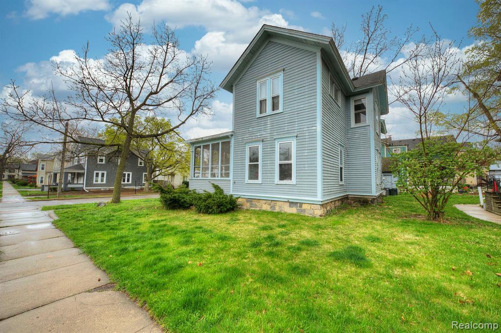 219 Ballard