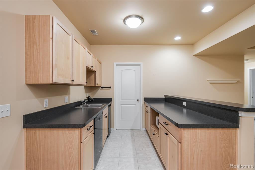 2905 N Knightsbridge