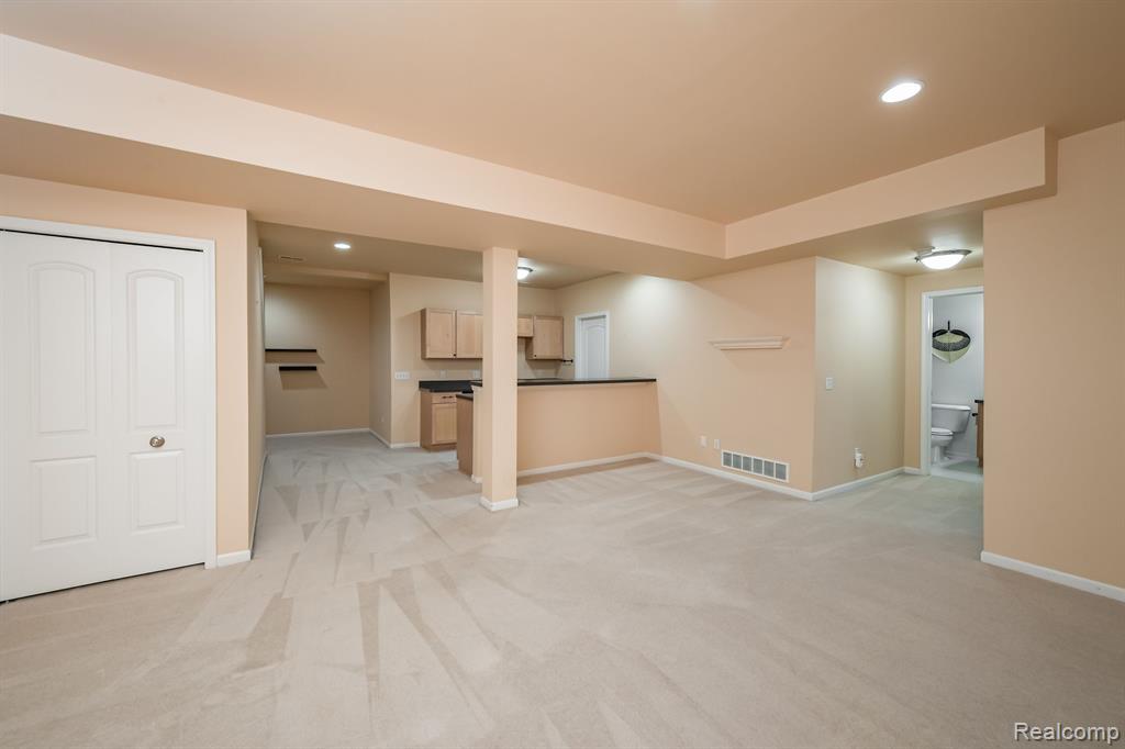 2905 N Knightsbridge