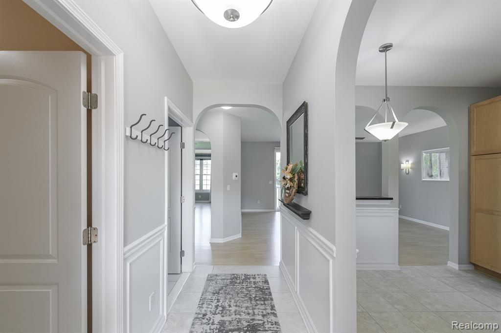 2905 N Knightsbridge