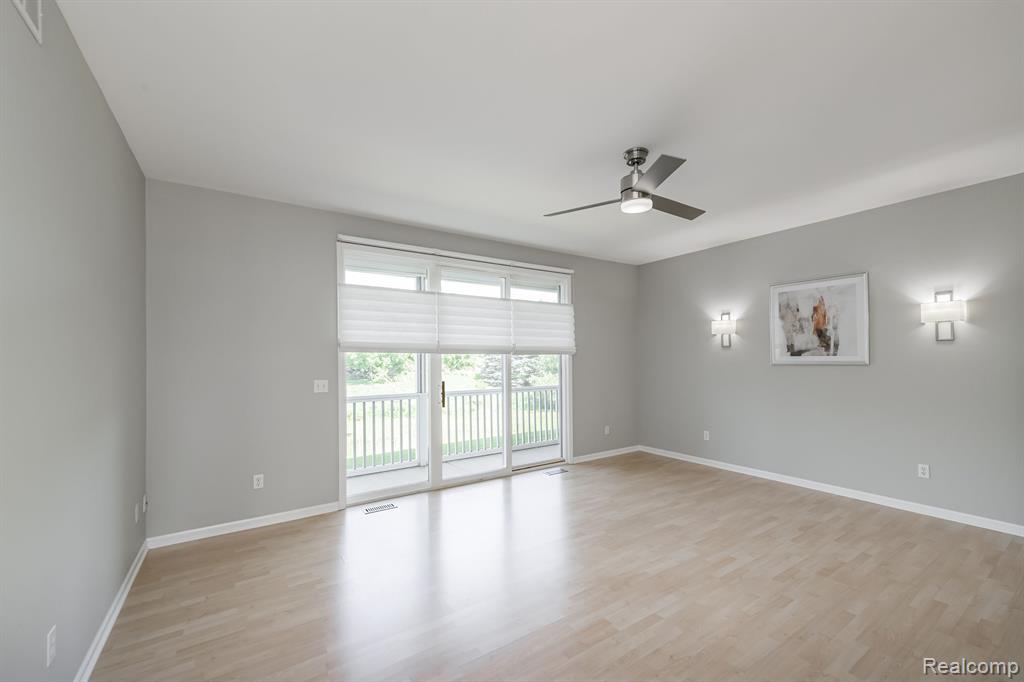 2905 N Knightsbridge