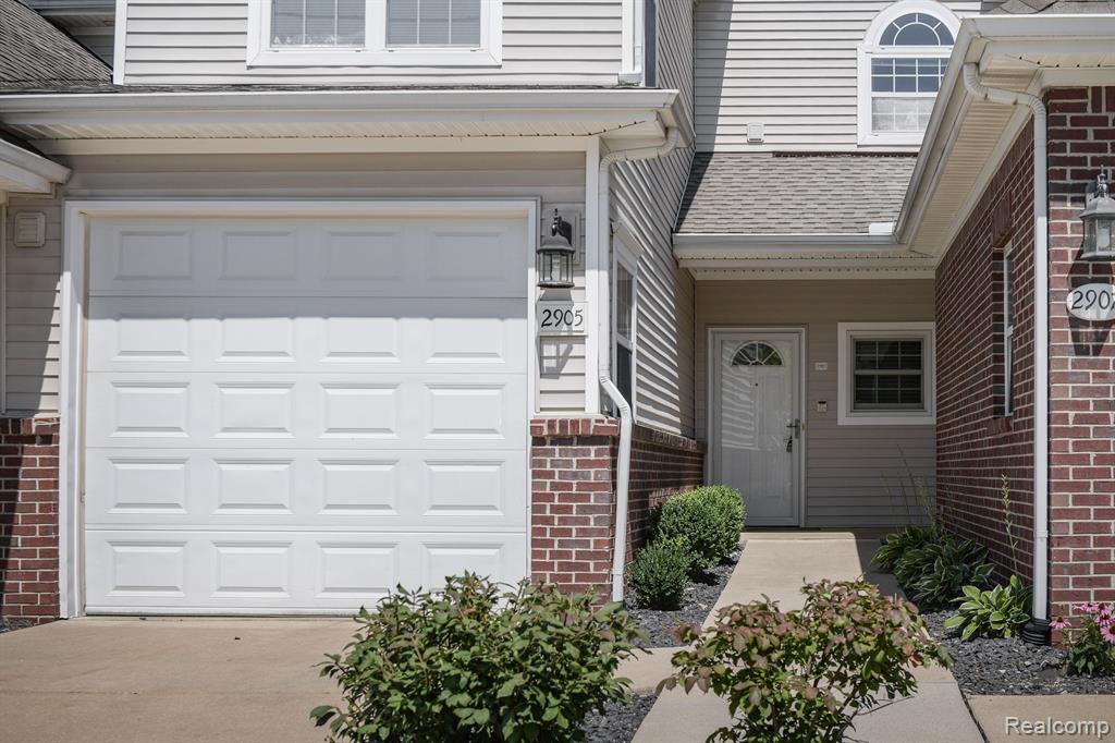 2905 N Knightsbridge