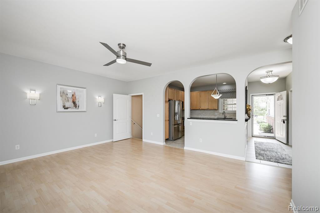 2905 N Knightsbridge