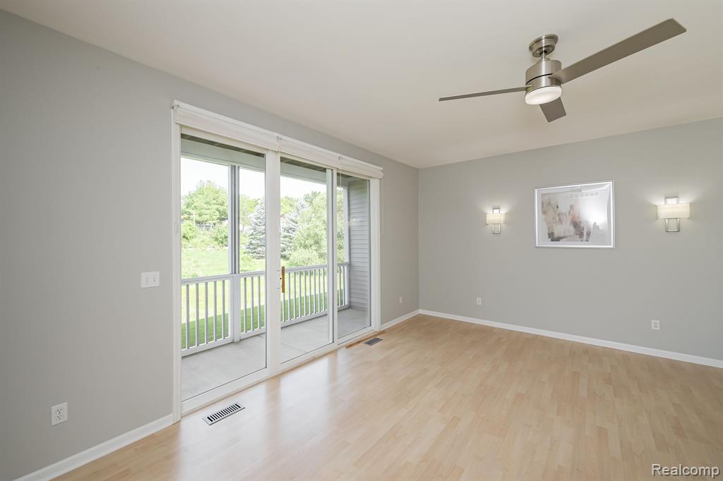 2905 N Knightsbridge