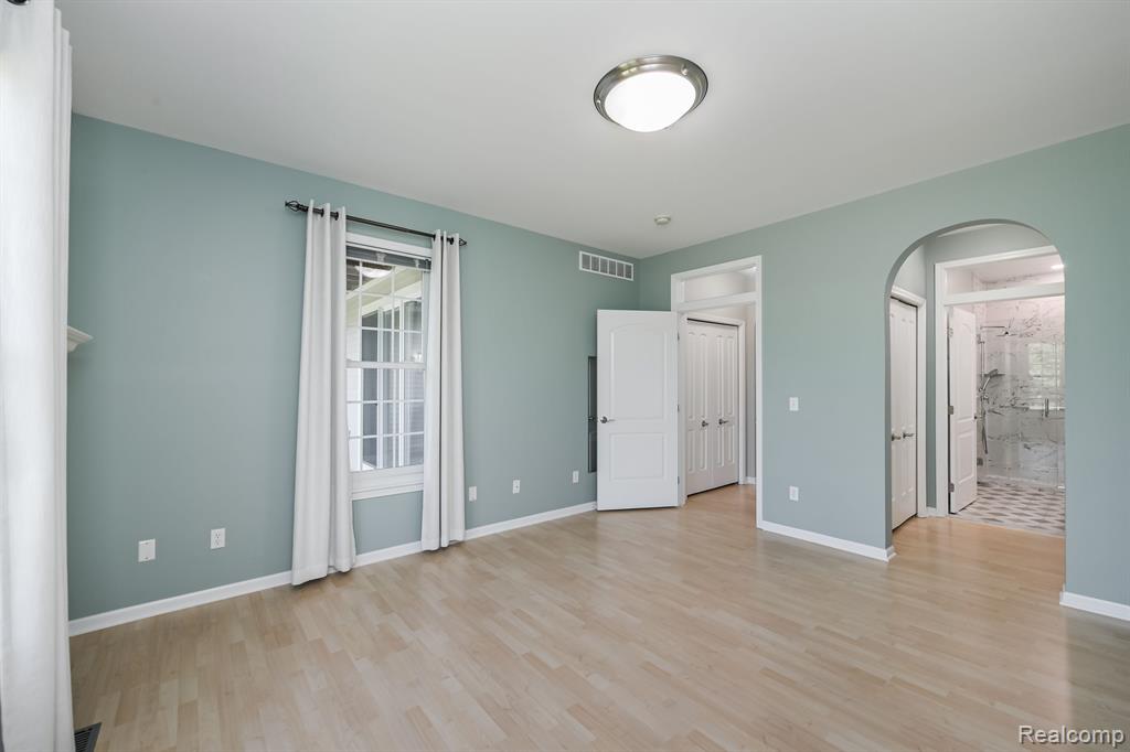 2905 N Knightsbridge