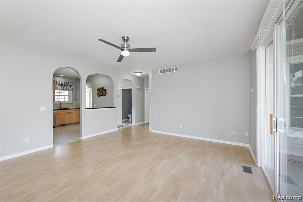 2905 N Knightsbridge