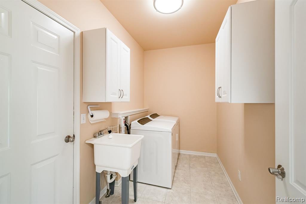 2905 N Knightsbridge