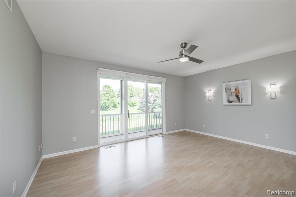 2905 N Knightsbridge