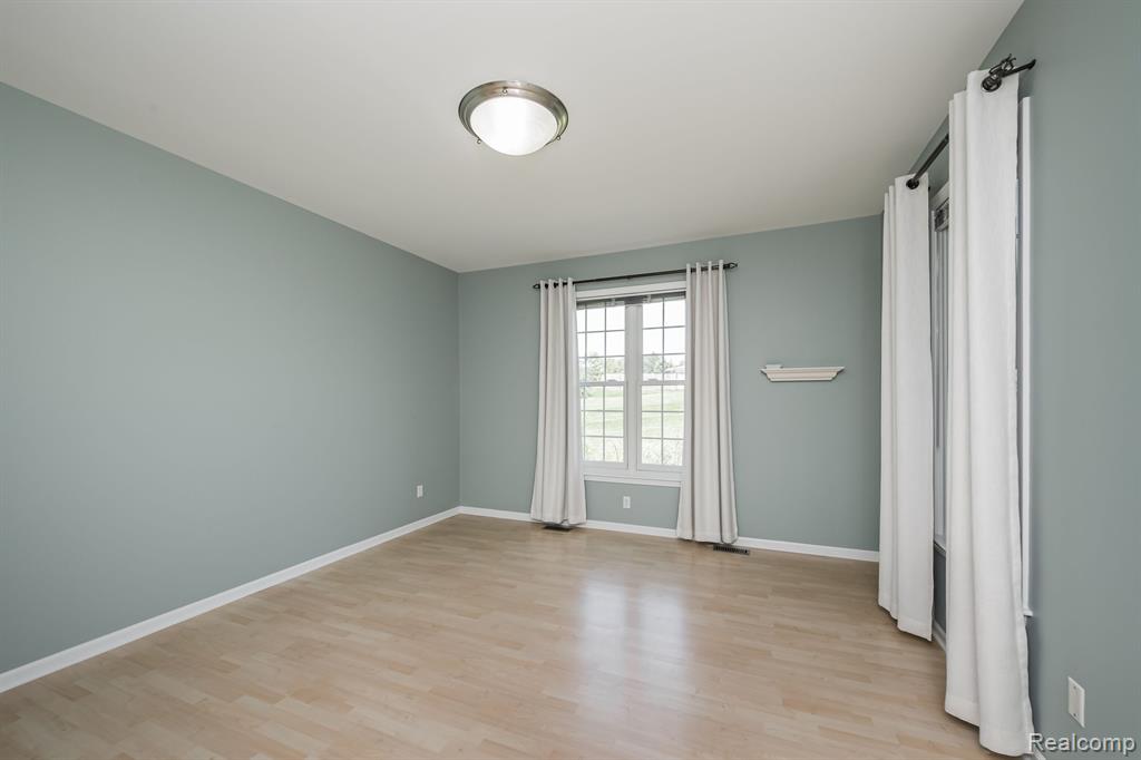 2905 N Knightsbridge