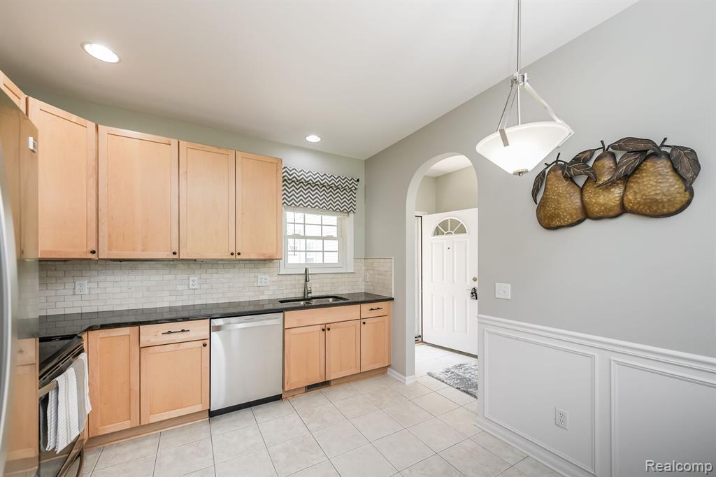 2905 N Knightsbridge