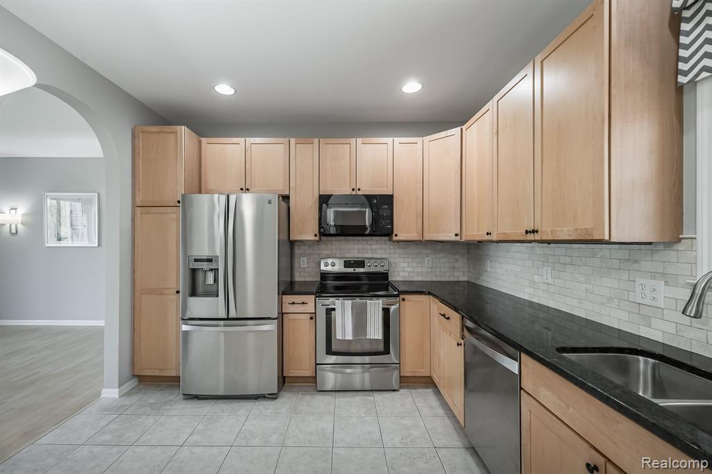 2905 N Knightsbridge