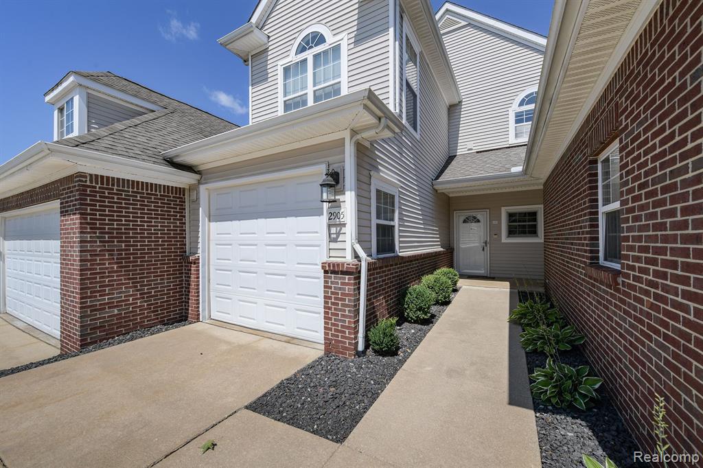 2905 N Knightsbridge