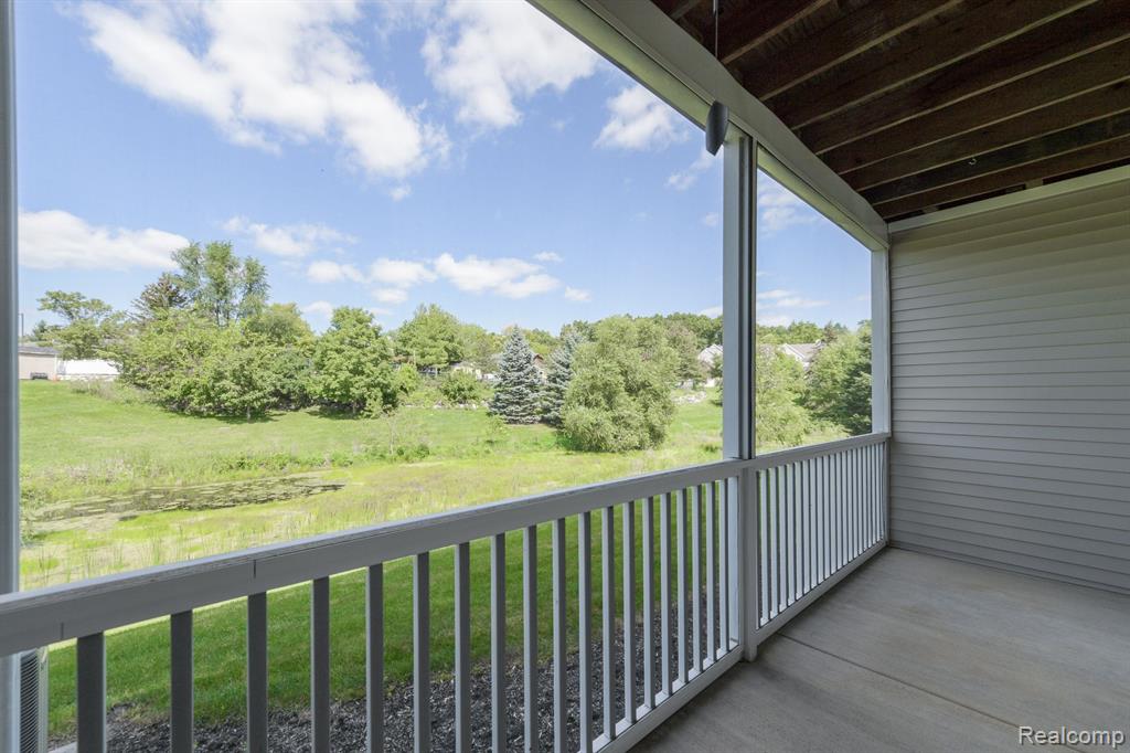 2905 N Knightsbridge