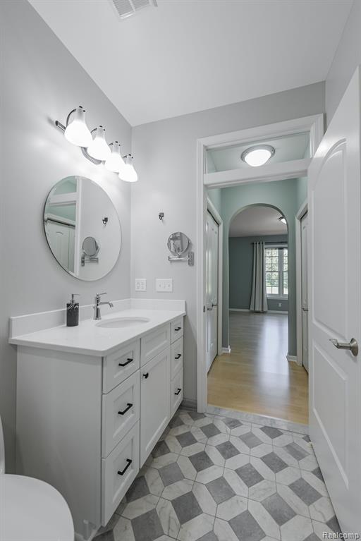 2905 N Knightsbridge