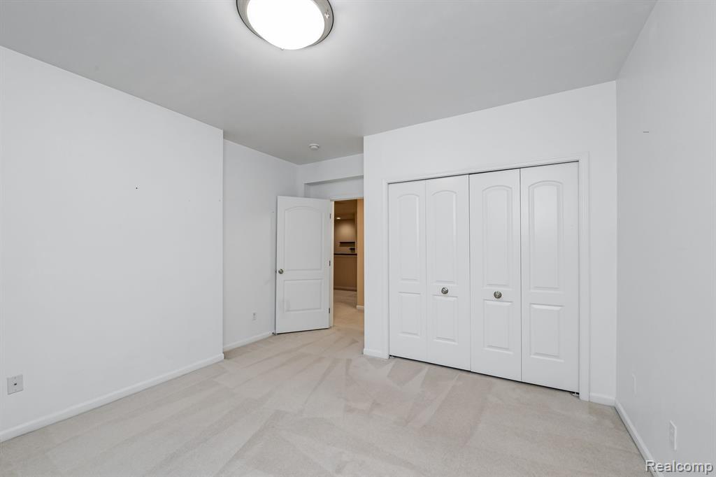 2905 N Knightsbridge