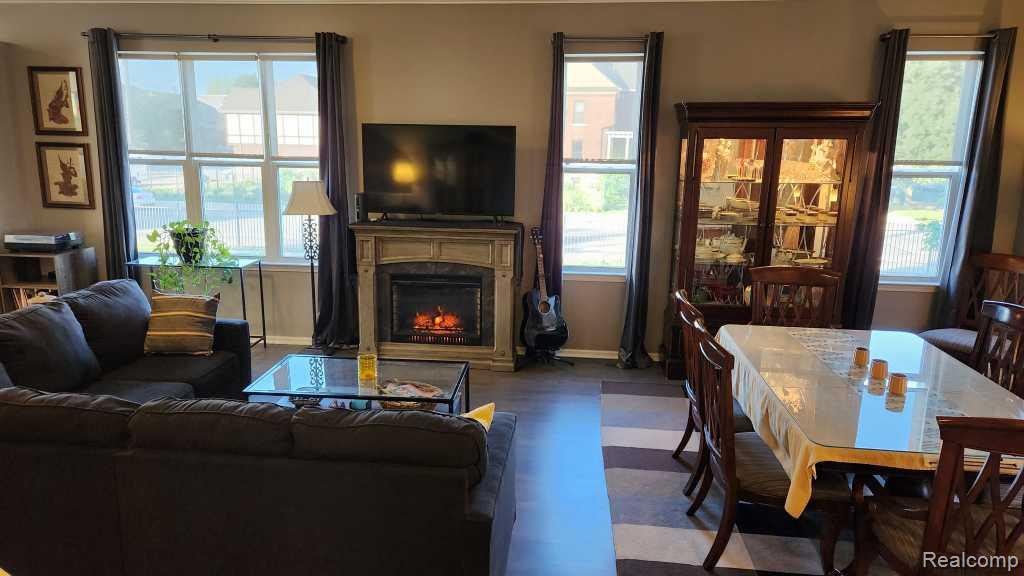 309 E Ferry Street Unit: 8 EAST BUILDING