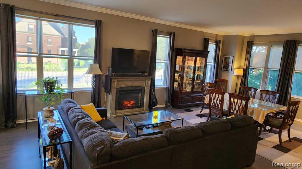 309 E Ferry Street Unit: 8 EAST BUILDING