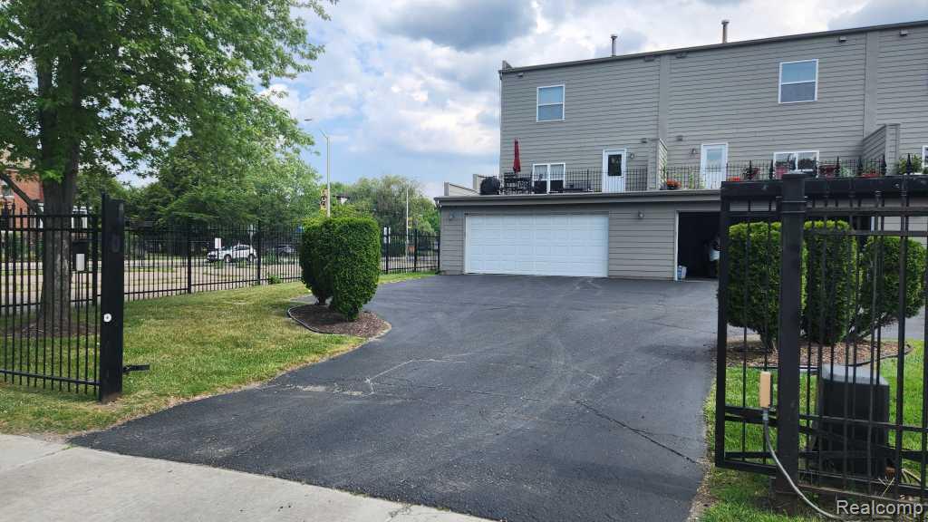 309 E Ferry Street Unit: 8 EAST BUILDING