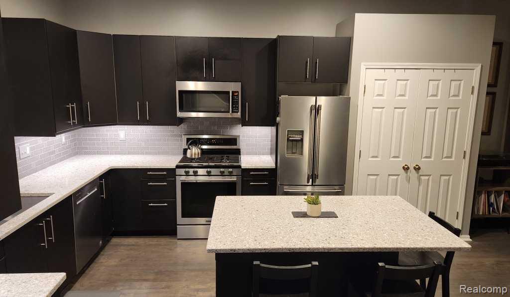 309 E Ferry Street Unit: 8 EAST BUILDING