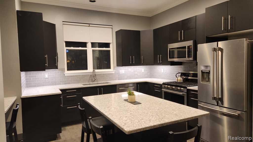 309 E Ferry Street Unit: 8 EAST BUILDING