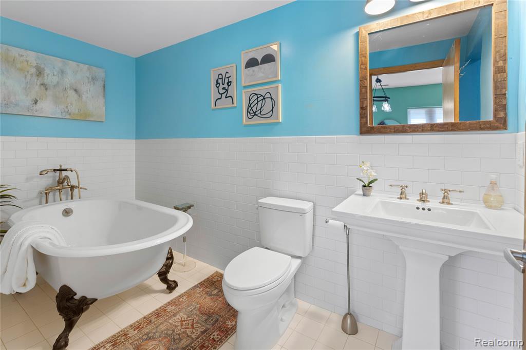 434 W Alexandrine Street # 102