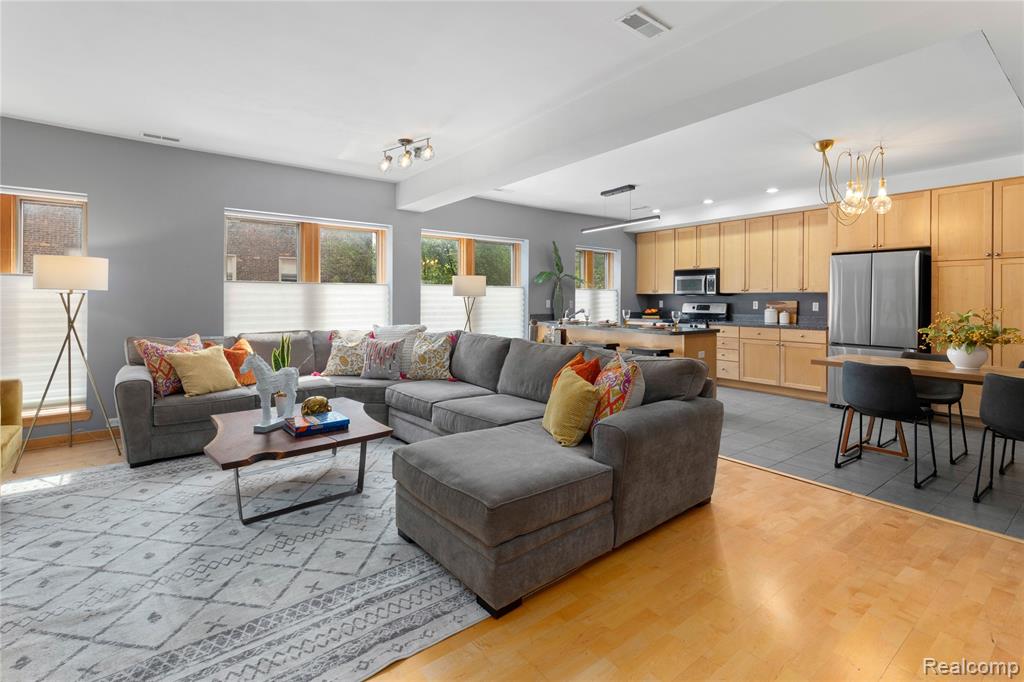 434 W Alexandrine Street # 102