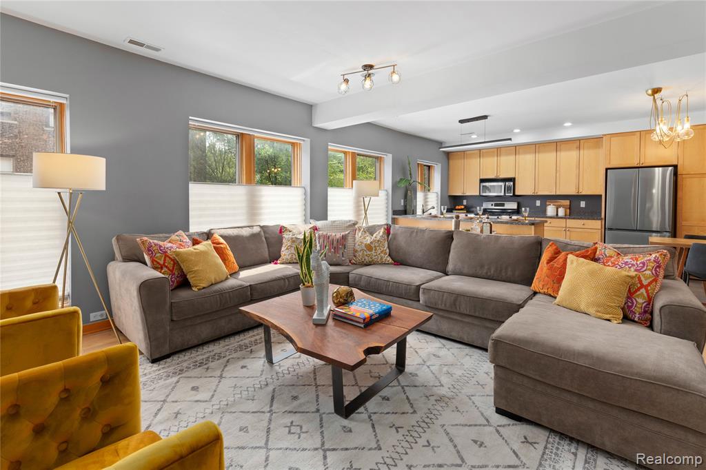 434 W Alexandrine Street # 102