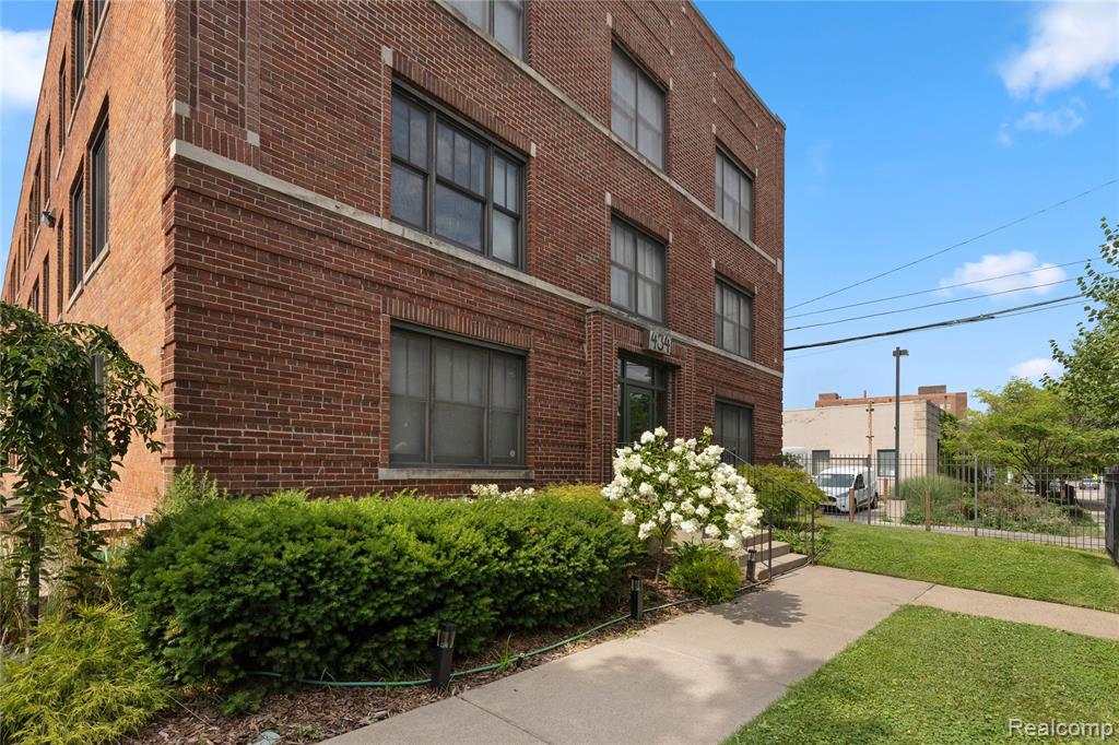 434 W Alexandrine Street # 102