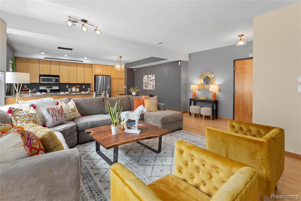 434 W Alexandrine Street # 102