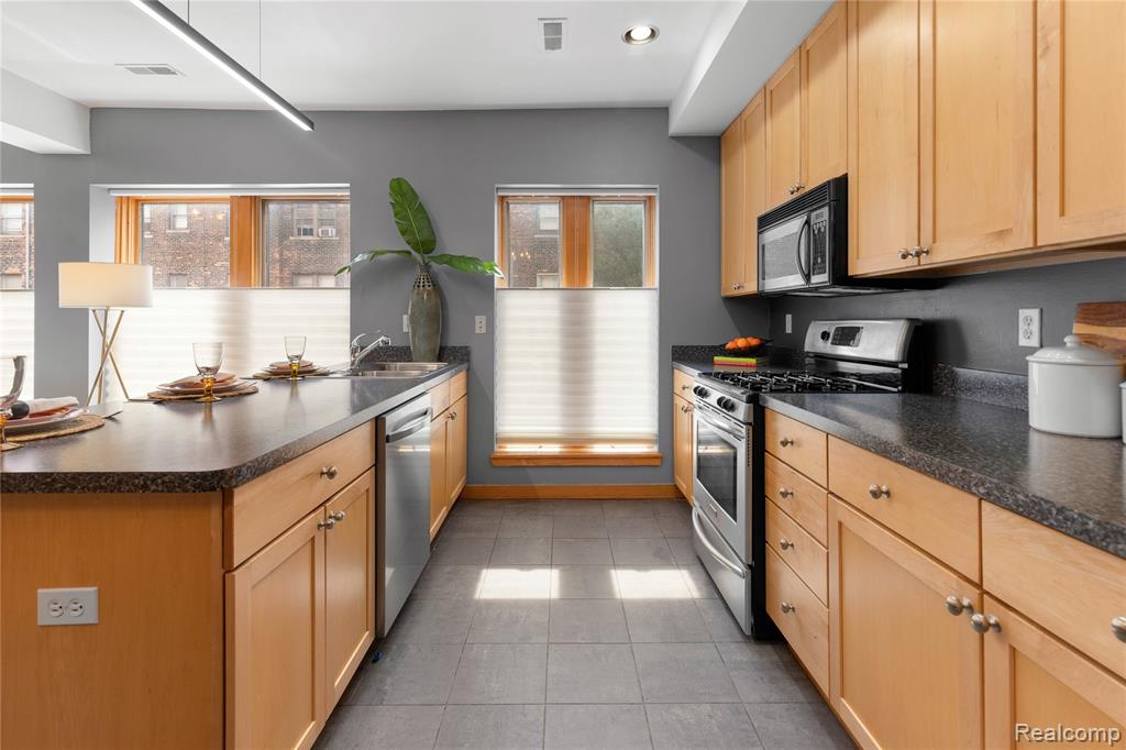 434 W Alexandrine Street # 102