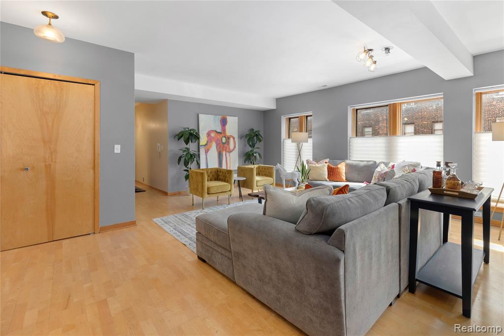 434 W Alexandrine Street # 102